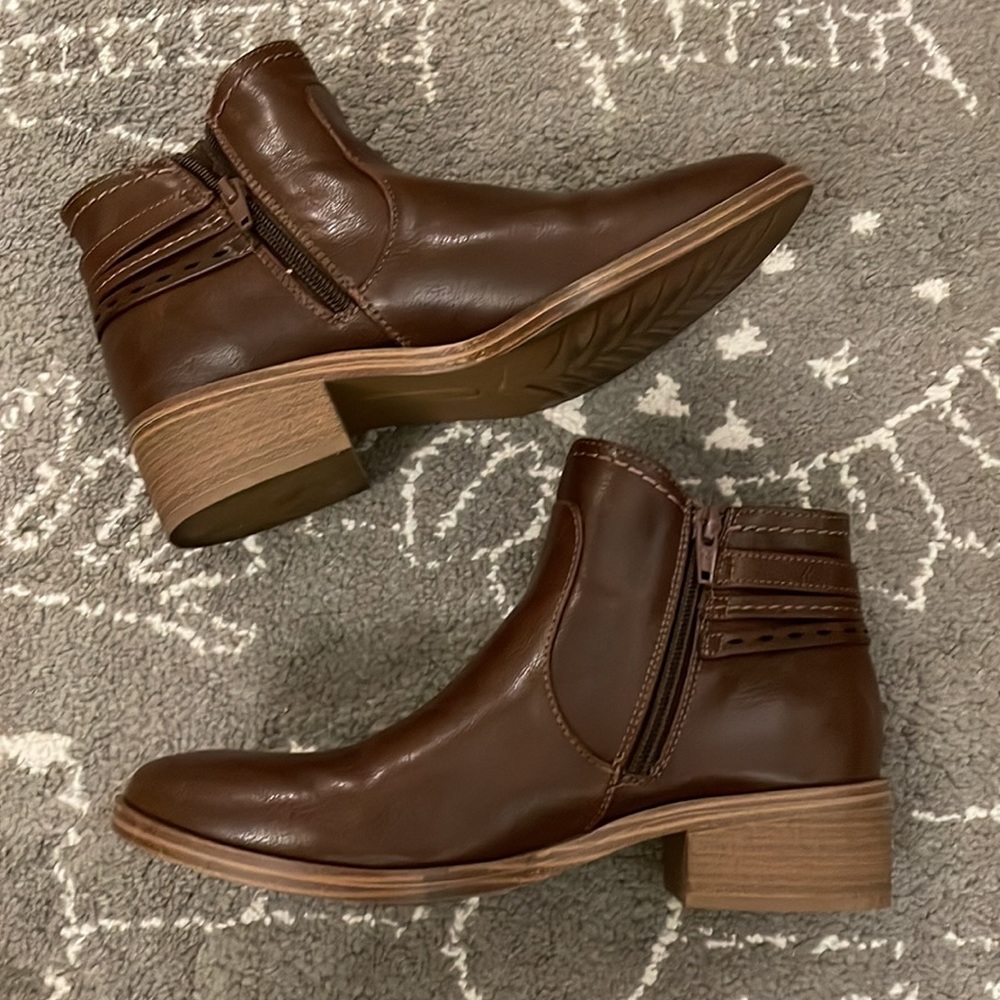 Baretraps Medley Brown comfy ankle booties - Picture 3 of 13